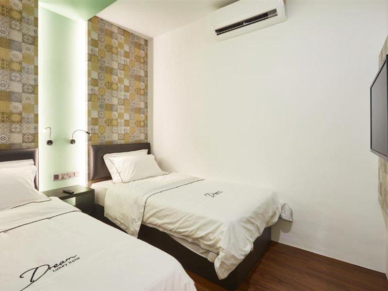 Dream Luxury Hotel Muar Extérieur photo