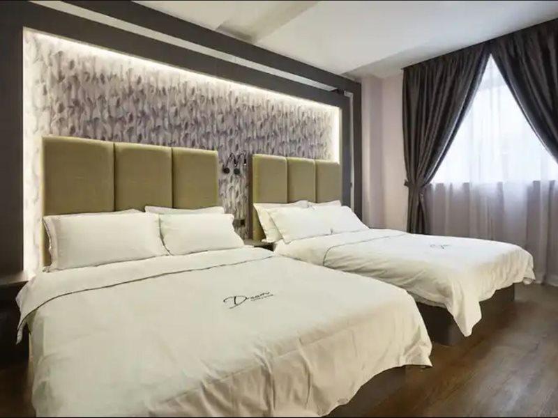 Dream Luxury Hotel Muar Extérieur photo