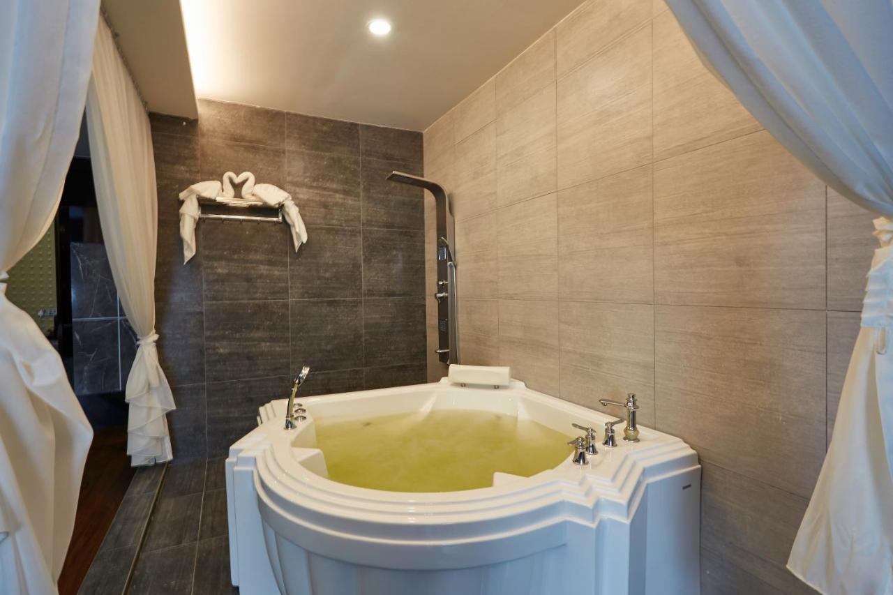 Dream Luxury Hotel Muar Extérieur photo