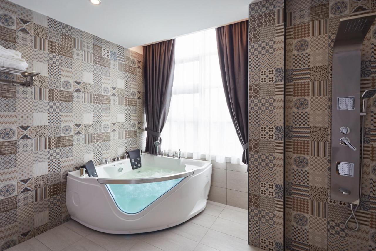 Dream Luxury Hotel Muar Extérieur photo