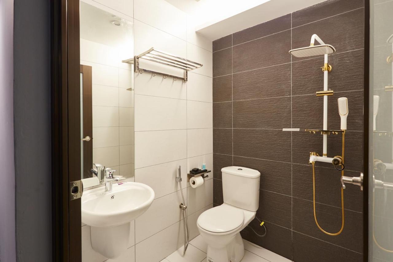 Dream Luxury Hotel Muar Extérieur photo