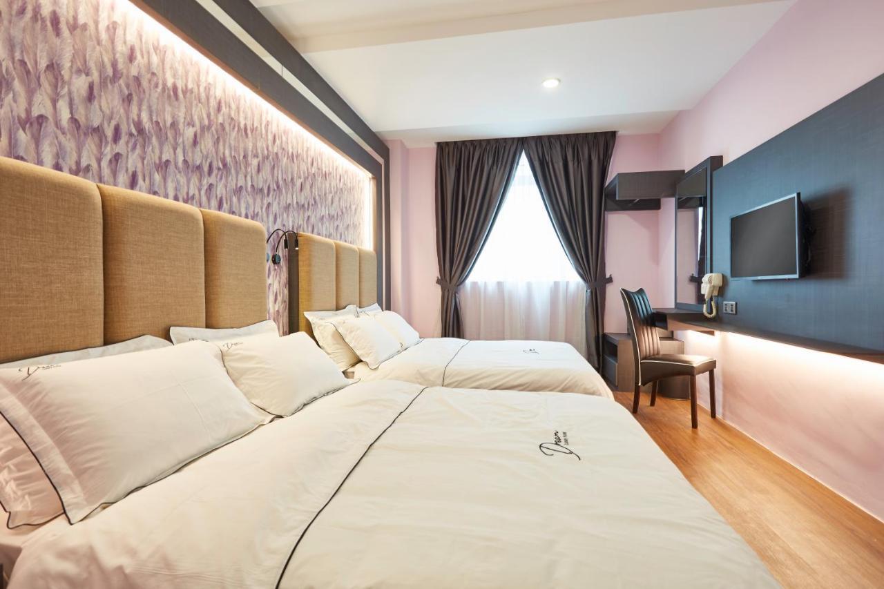 Dream Luxury Hotel Muar Extérieur photo