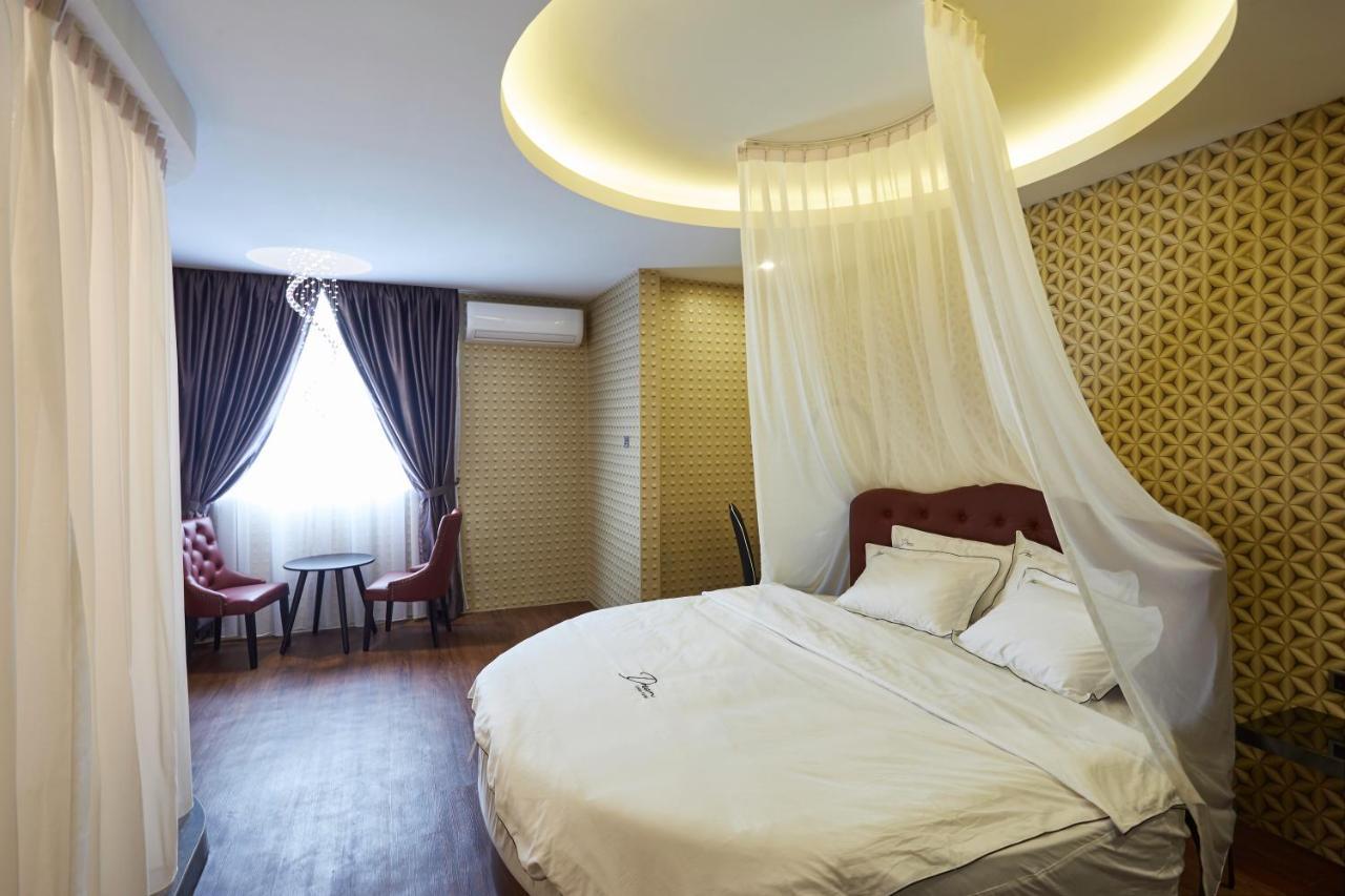 Dream Luxury Hotel Muar Extérieur photo