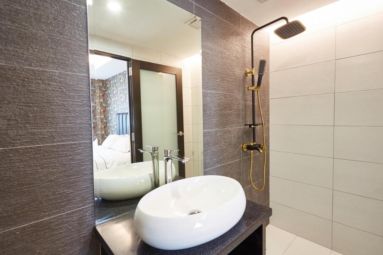 Dream Luxury Hotel Muar Extérieur photo