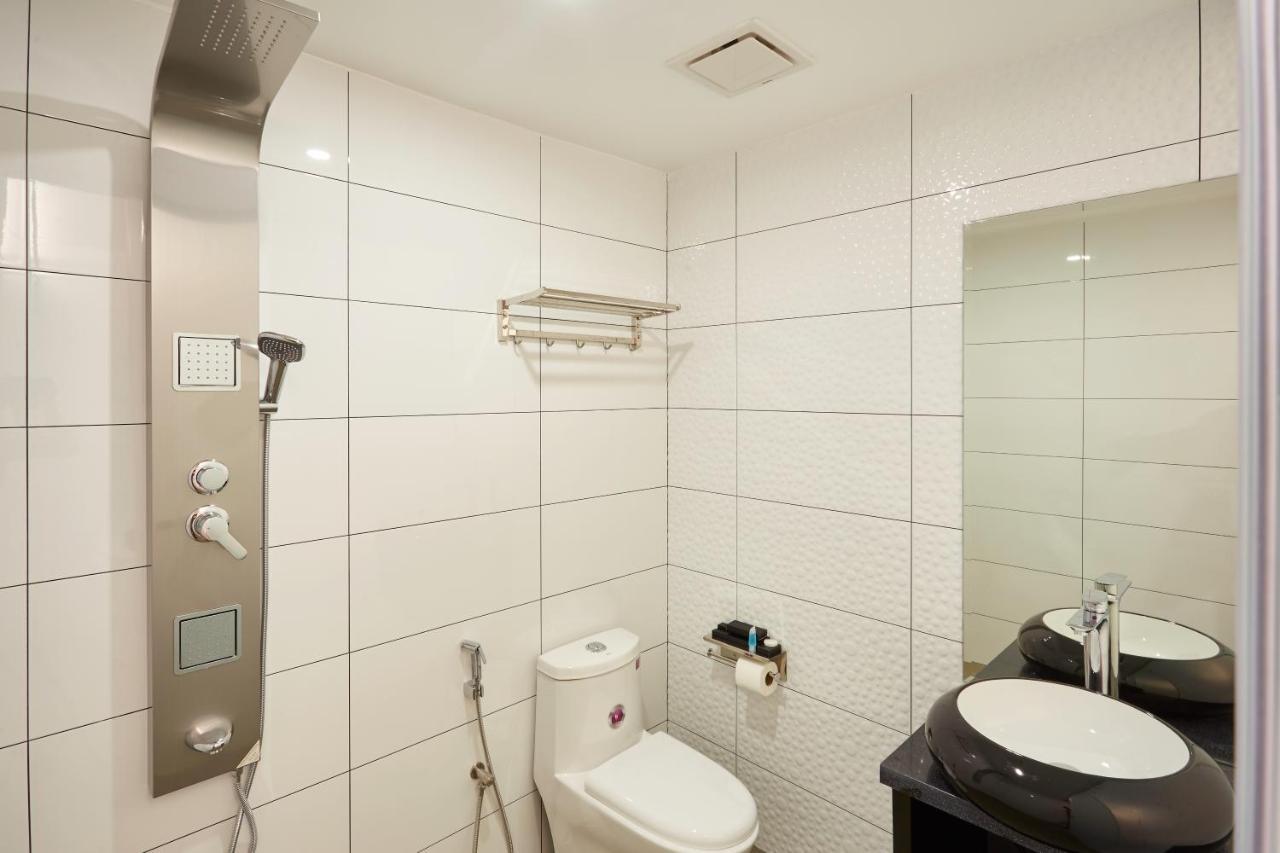 Dream Luxury Hotel Muar Extérieur photo