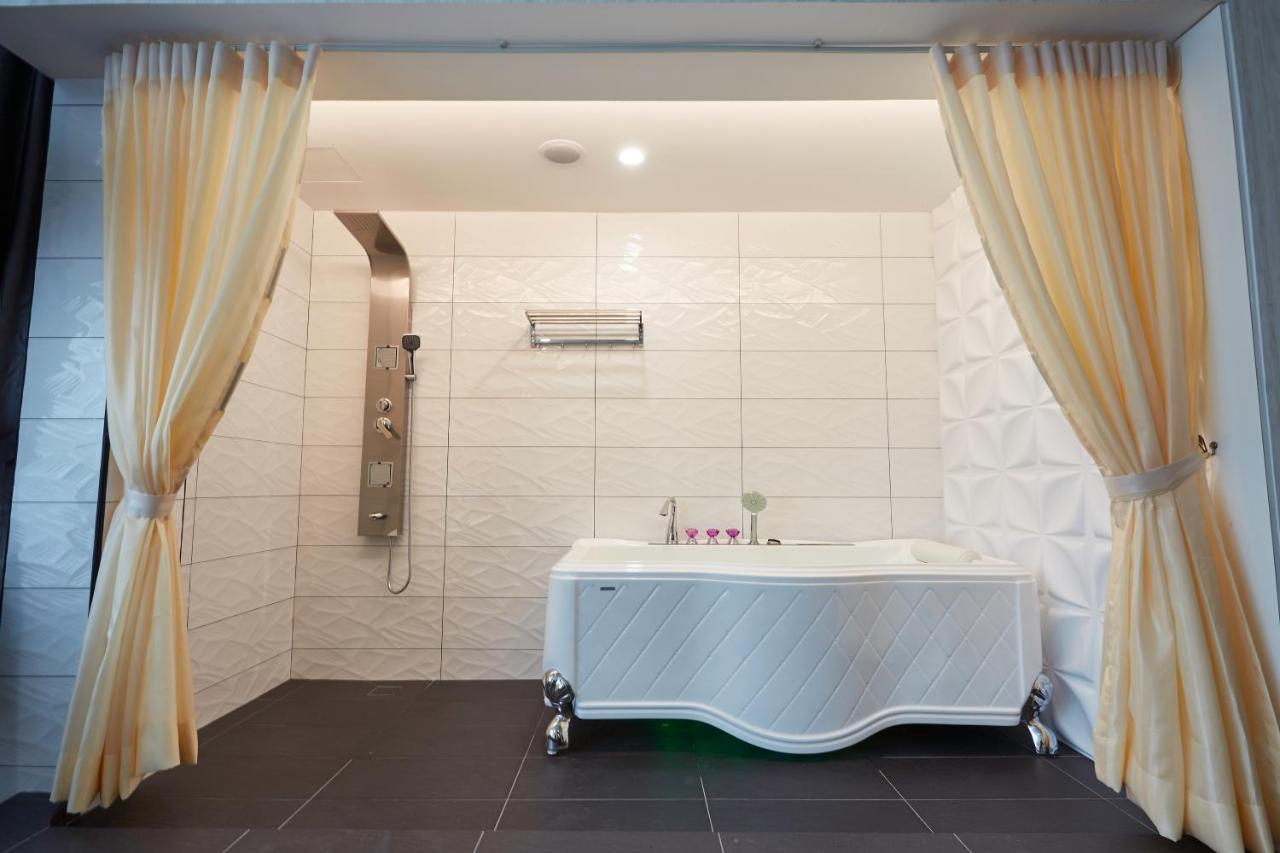 Dream Luxury Hotel Muar Extérieur photo