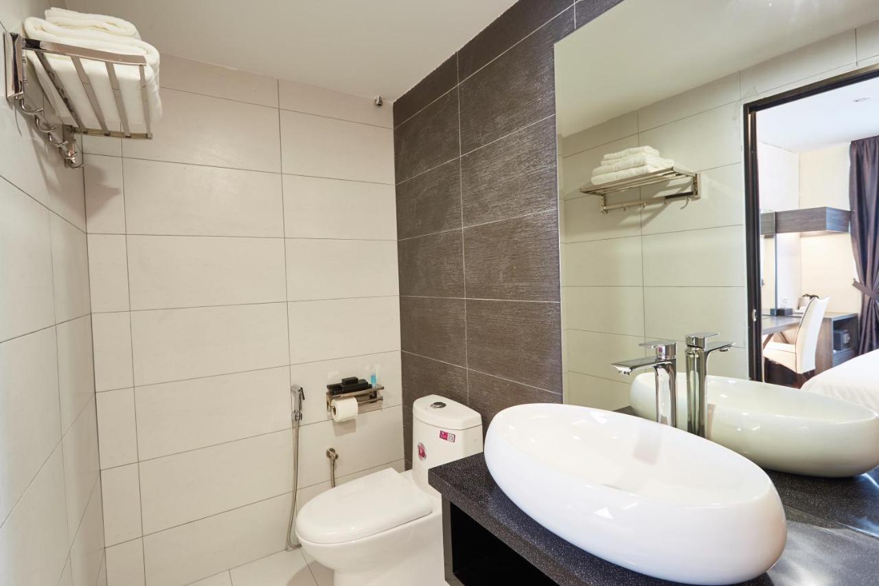 Dream Luxury Hotel Muar Extérieur photo