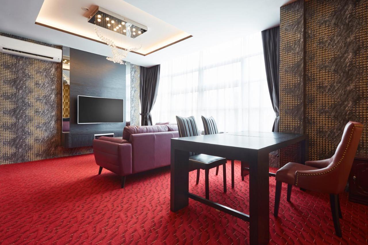 Dream Luxury Hotel Muar Extérieur photo