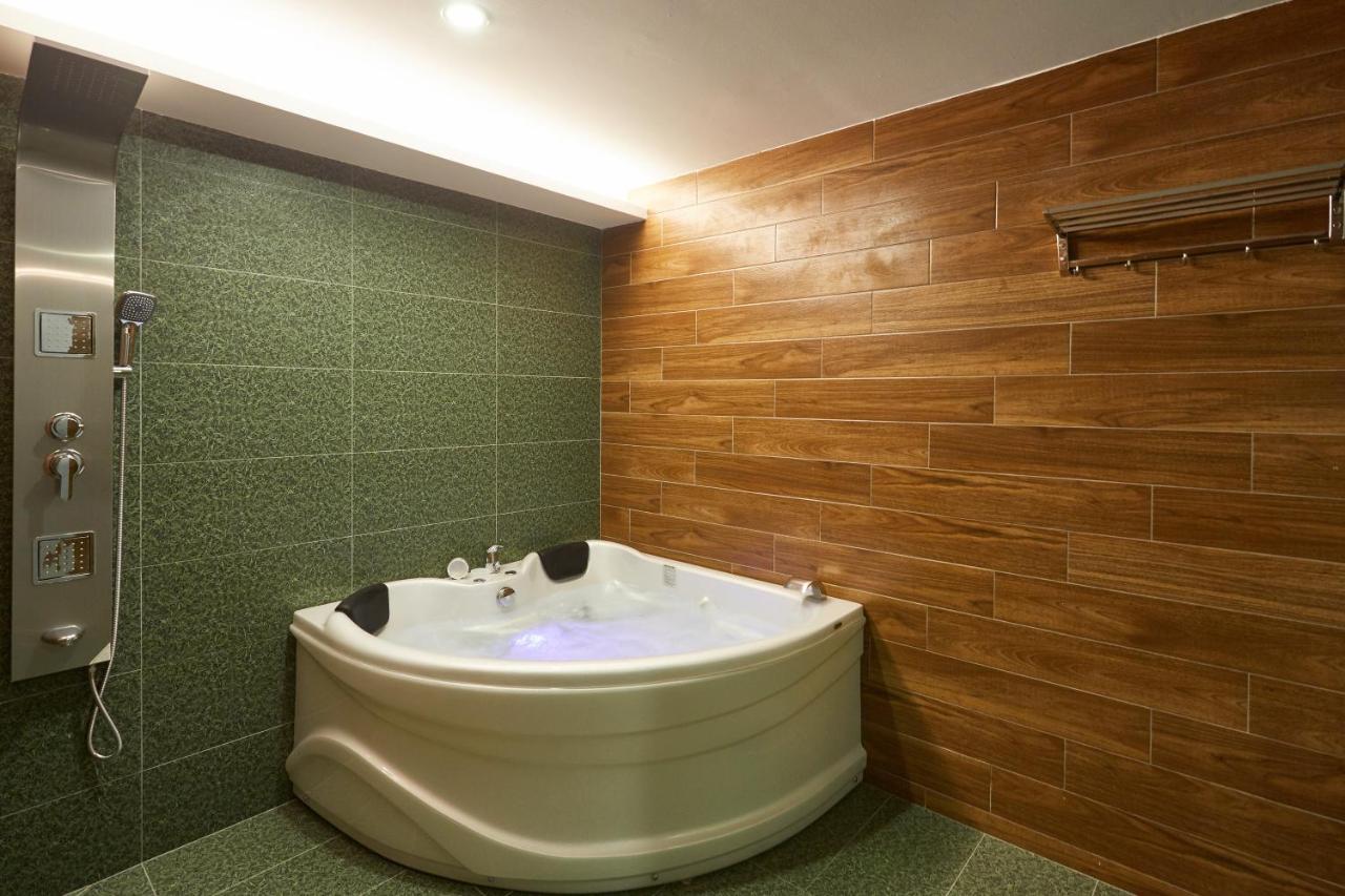 Dream Luxury Hotel Muar Extérieur photo