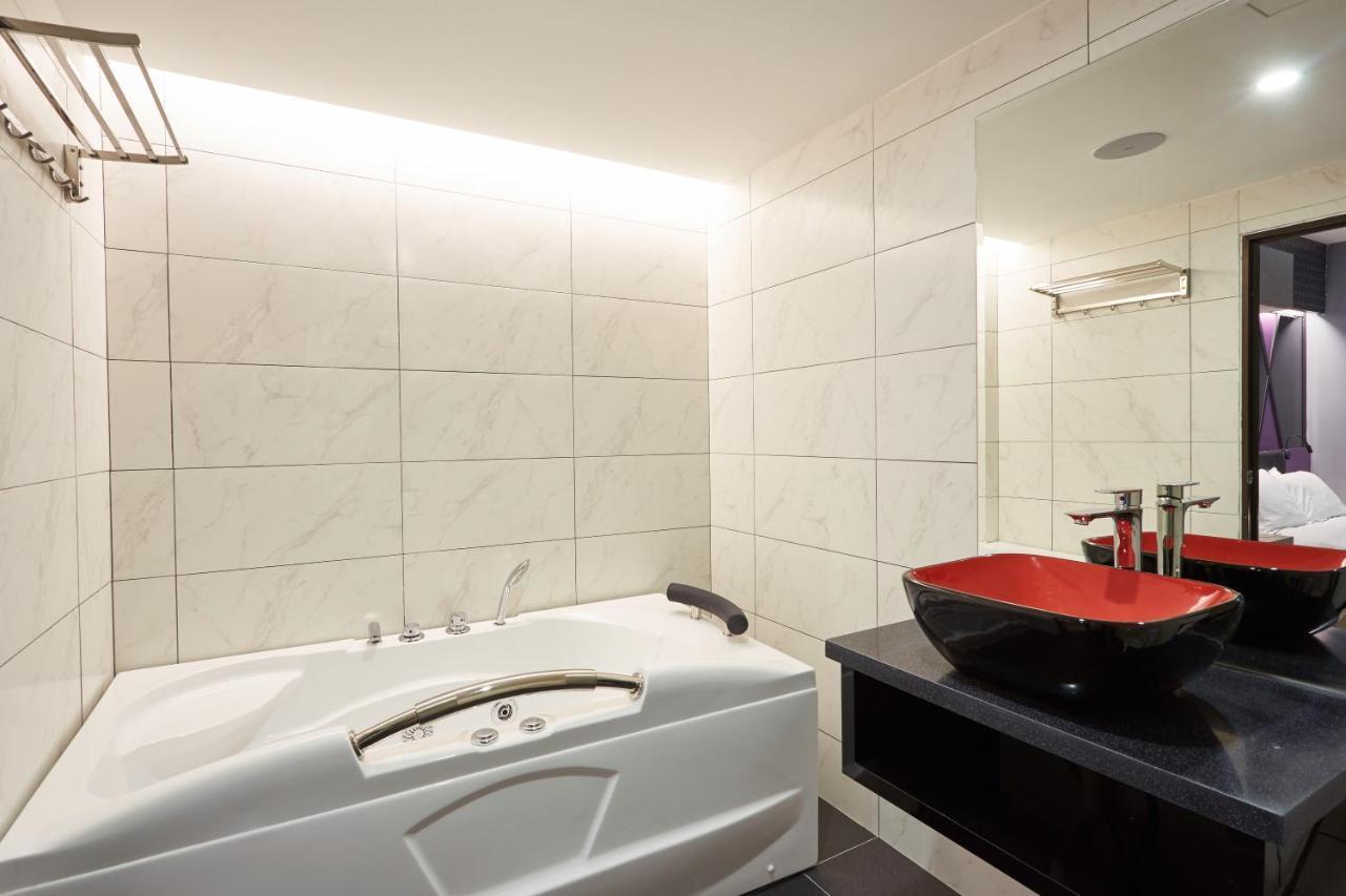 Dream Luxury Hotel Muar Extérieur photo