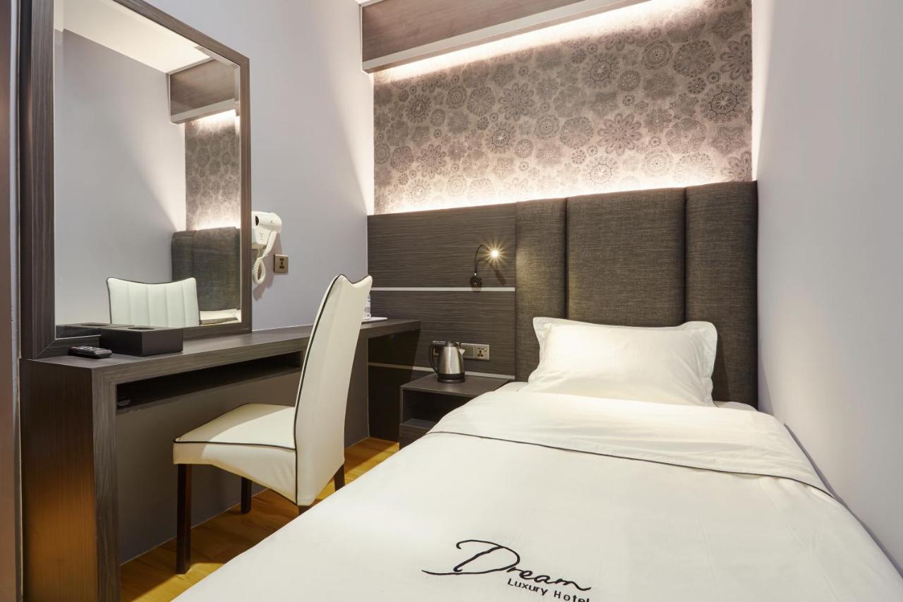 Dream Luxury Hotel Muar Extérieur photo