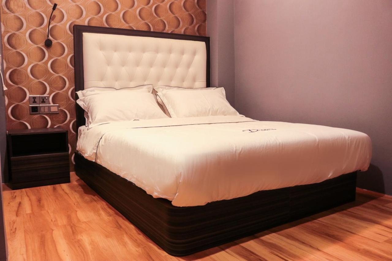 Dream Luxury Hotel Muar Extérieur photo