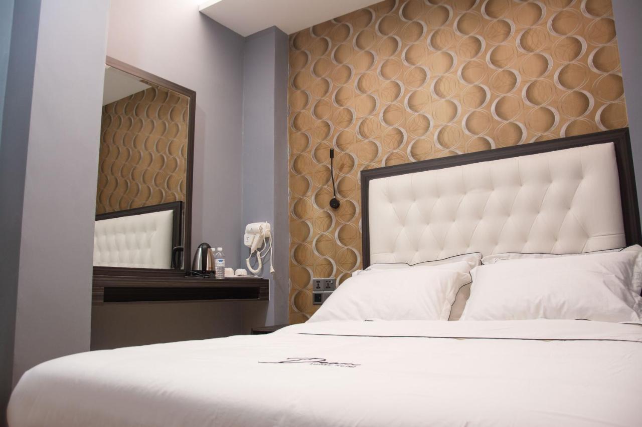 Dream Luxury Hotel Muar Extérieur photo