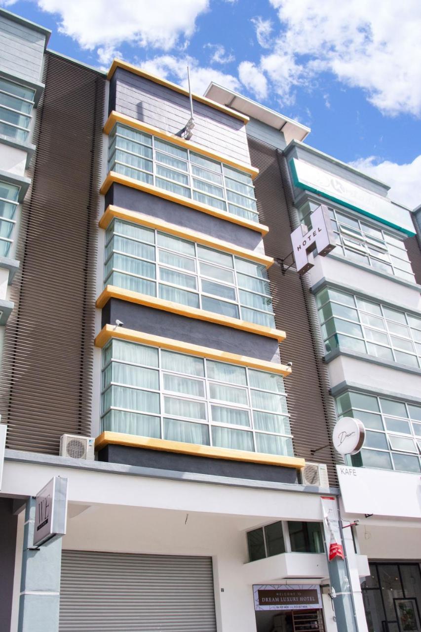 Dream Luxury Hotel Muar Extérieur photo