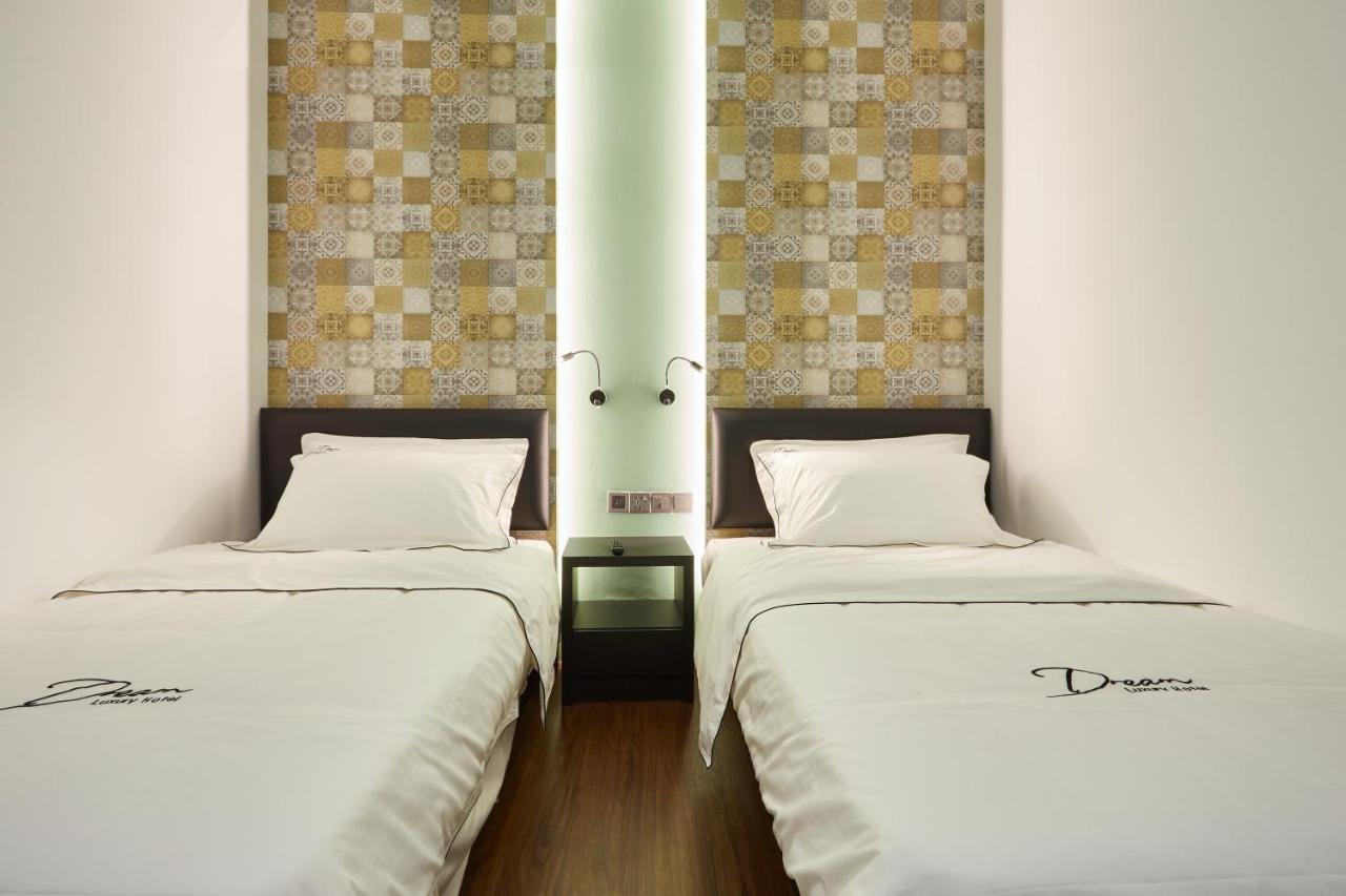 Dream Luxury Hotel Muar Extérieur photo