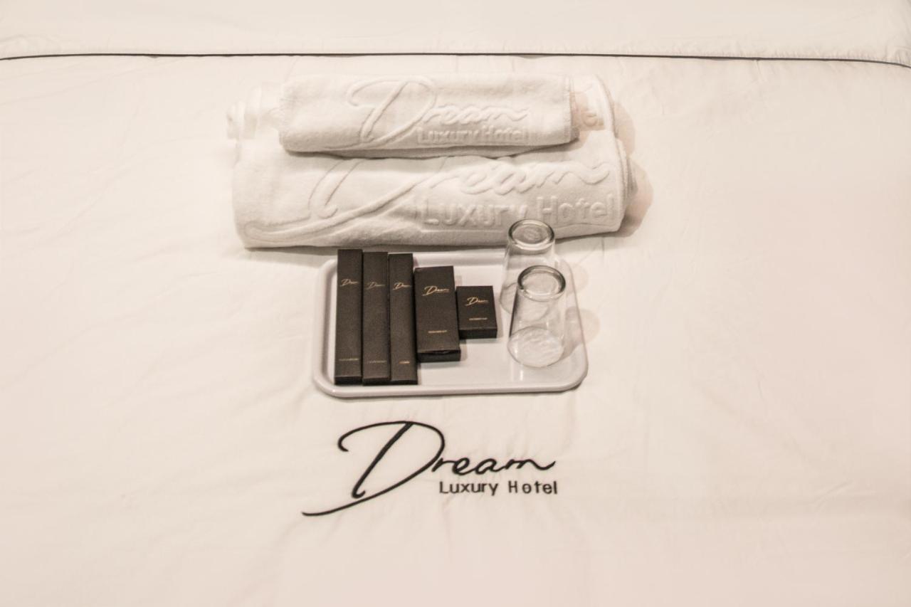 Dream Luxury Hotel Muar Extérieur photo